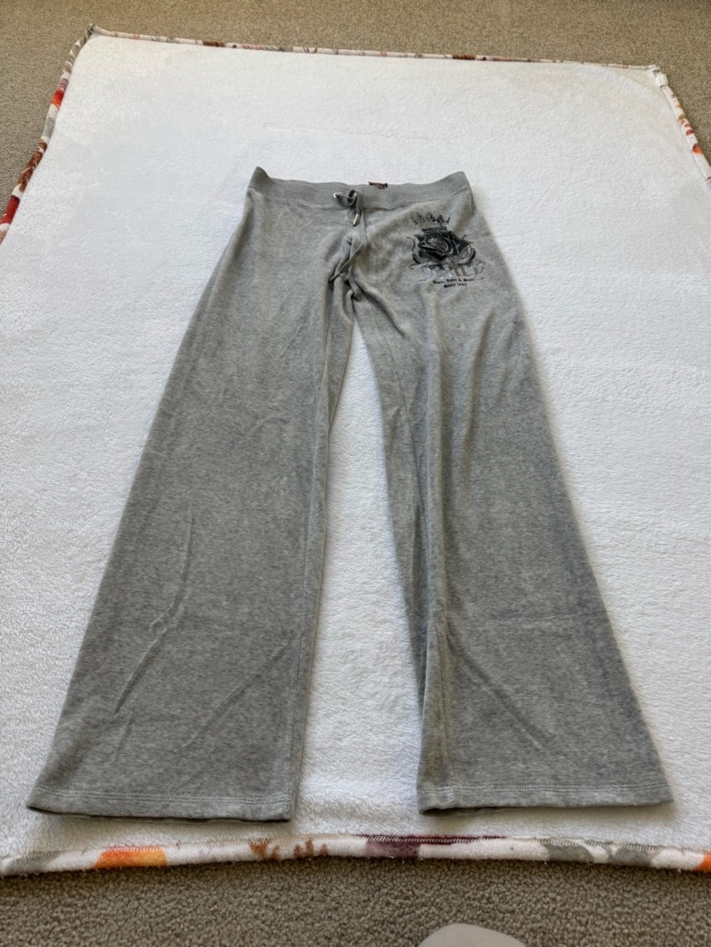 Y2K Juicy Couture Gray Graphic Drawstring Sweatpants - Picture 5 of 8